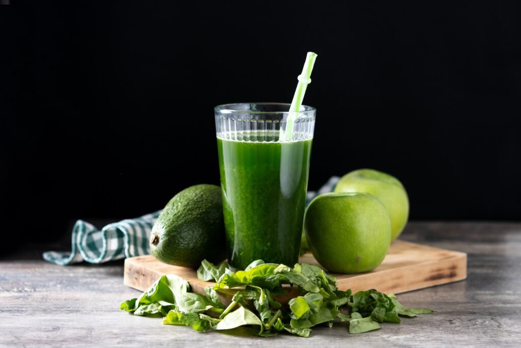 green vegetable juice to start your morning healthy